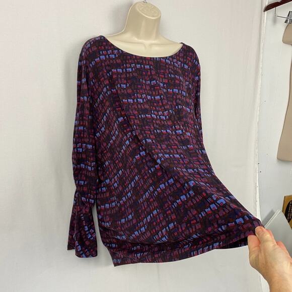 Susan Graver Top 2X Brushed Liquid Knit Purple Abstract Geo Bell Sleeve A343073 - Picture 3 of 11